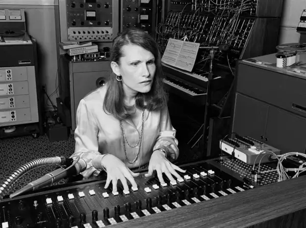 Wendy Carlos, primera mujer trans en ganar un Grammy. 