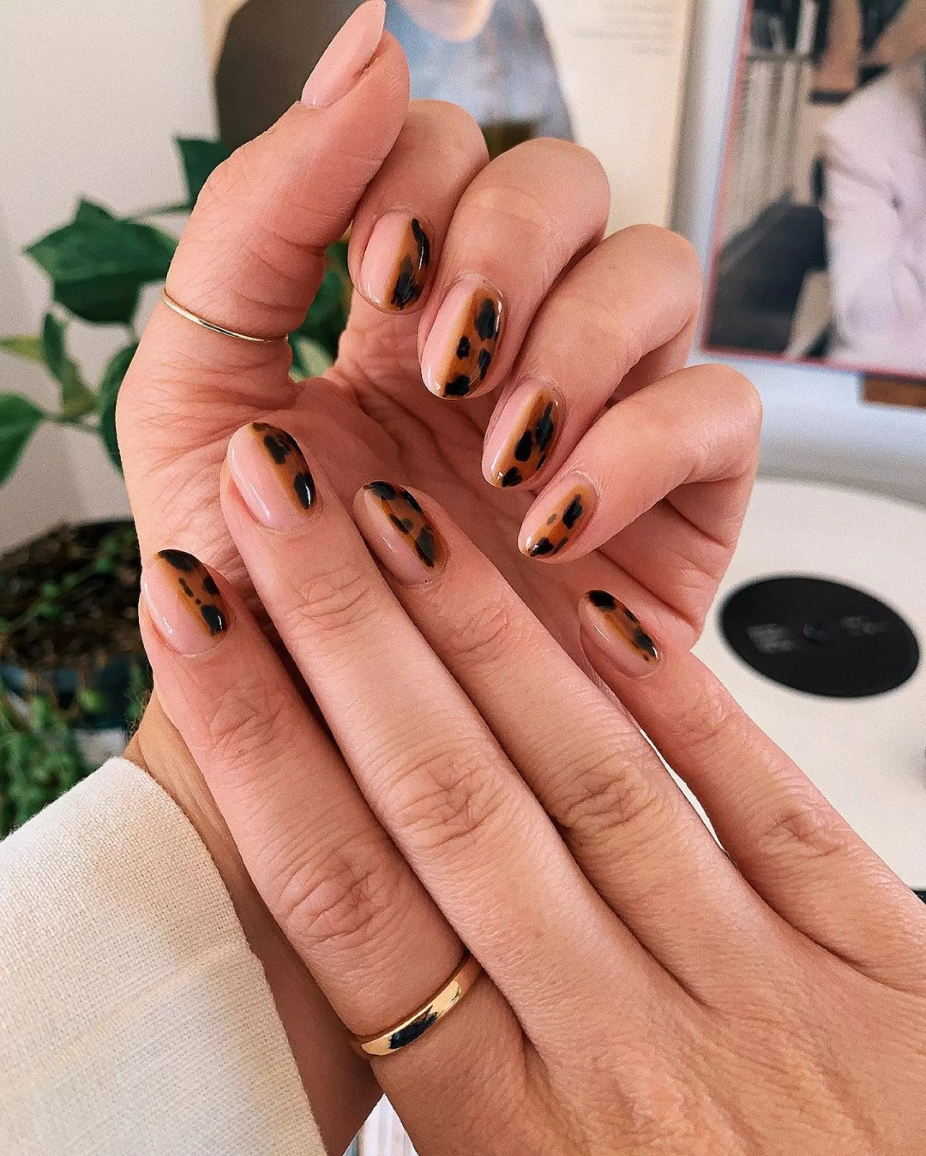 uñascarey.jpg