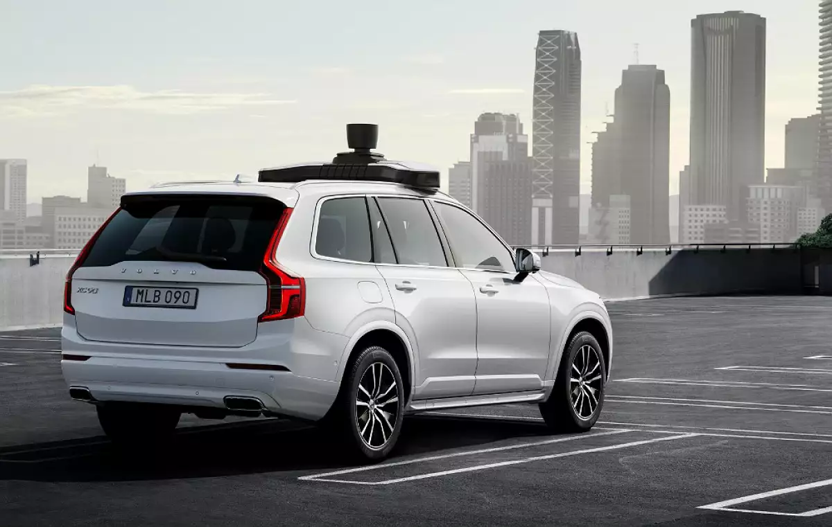 Volvo Uber tras.jpg