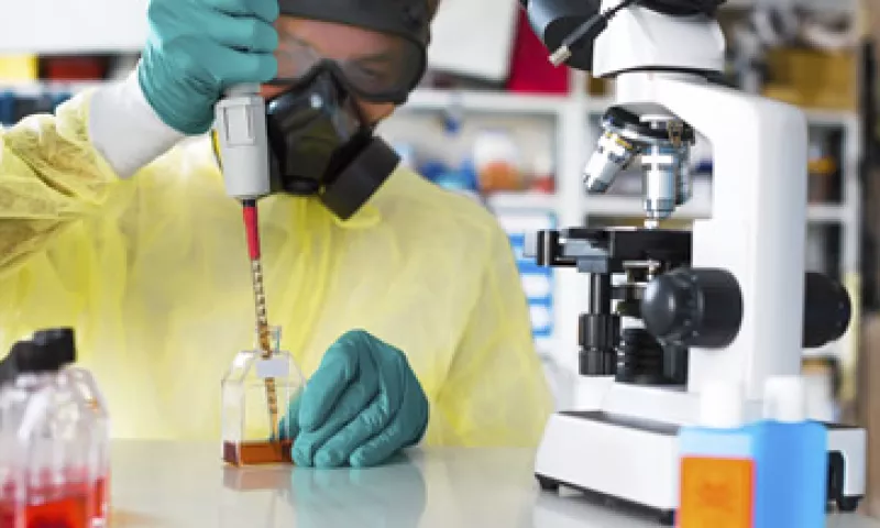Los síntomas del ébola generalmente aparecen entre dos a 21 días luego de la infección. (Foto: iStock by Getty )