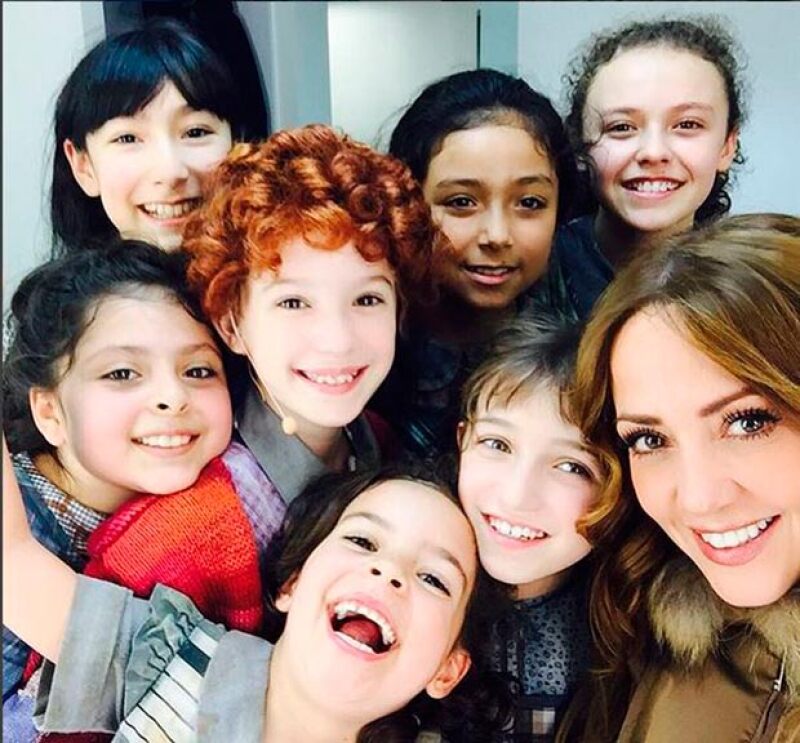 La hija de 10 años de Andrea Legarreta y Erik Rubín ganó este lunes el premio "Revelación Infantil" que otorga anualmente la Agrupación de Periodistas de Teatro.