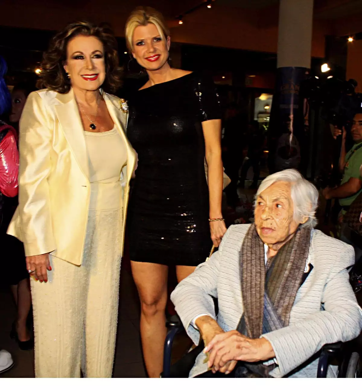 Laura Zapata, Sissi Fleitas y Eva Mange.