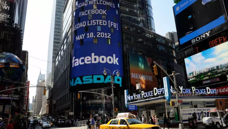 Los medios de comunicación nacionales y extranjeros están a la expectativa de si la OPI de la red social fracasará o será un éxito en el Nasdaq.