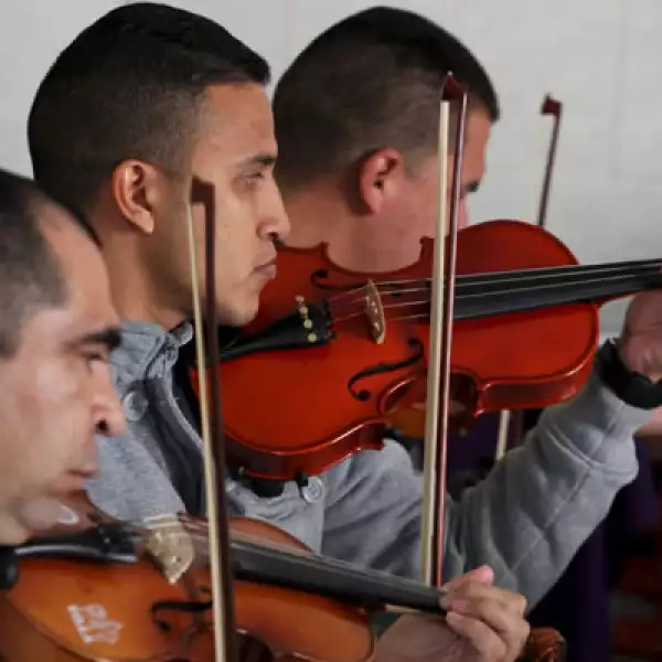 Presos del Centro de Readaptación Social 3 en Ciudad Juárez ensayaron una canción que le dedicarán al líder católico.