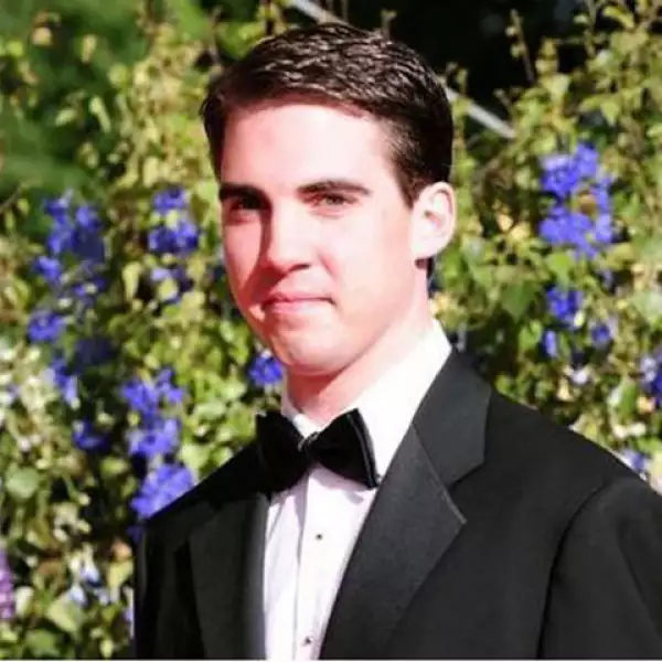 Es hijo del rey Constantino II y la reina Anne-Marie.