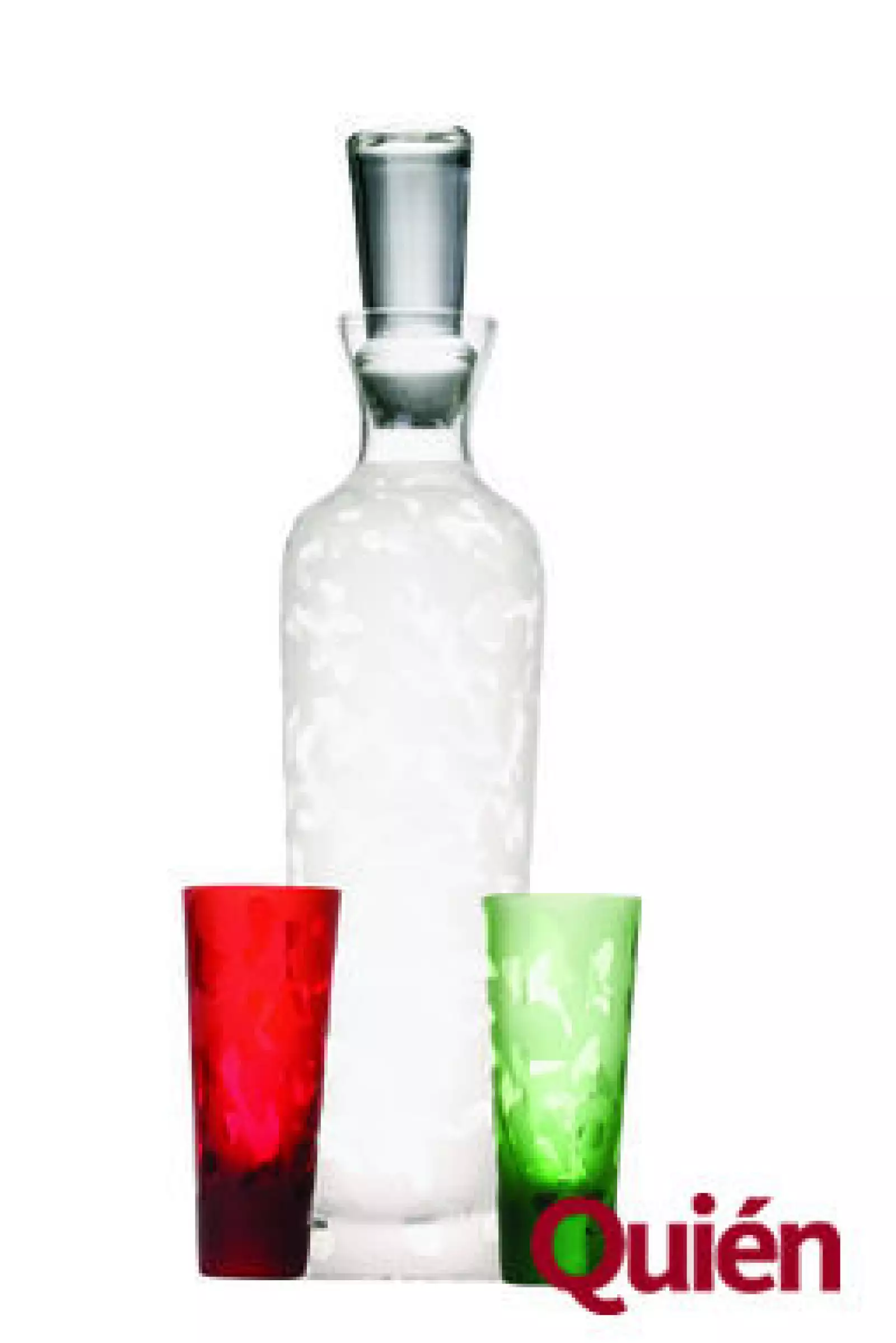 Juego de botella y tequileros altos con patrón esmerilado. De Manorisms