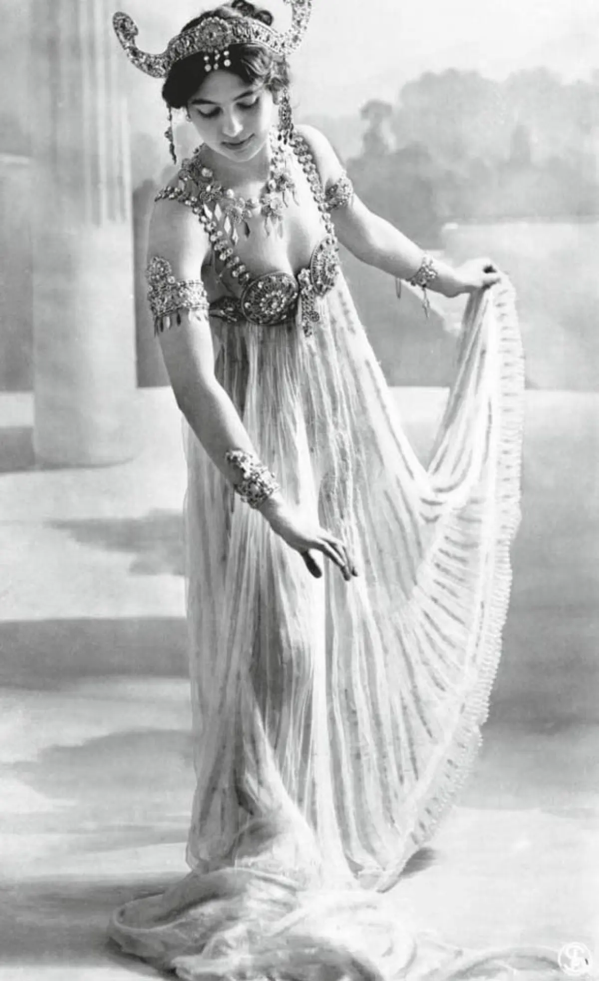 El gobierno francés supo que Mata Hari era una traidora por un mensaje que llegó a la antena de la Torre Eiffel.