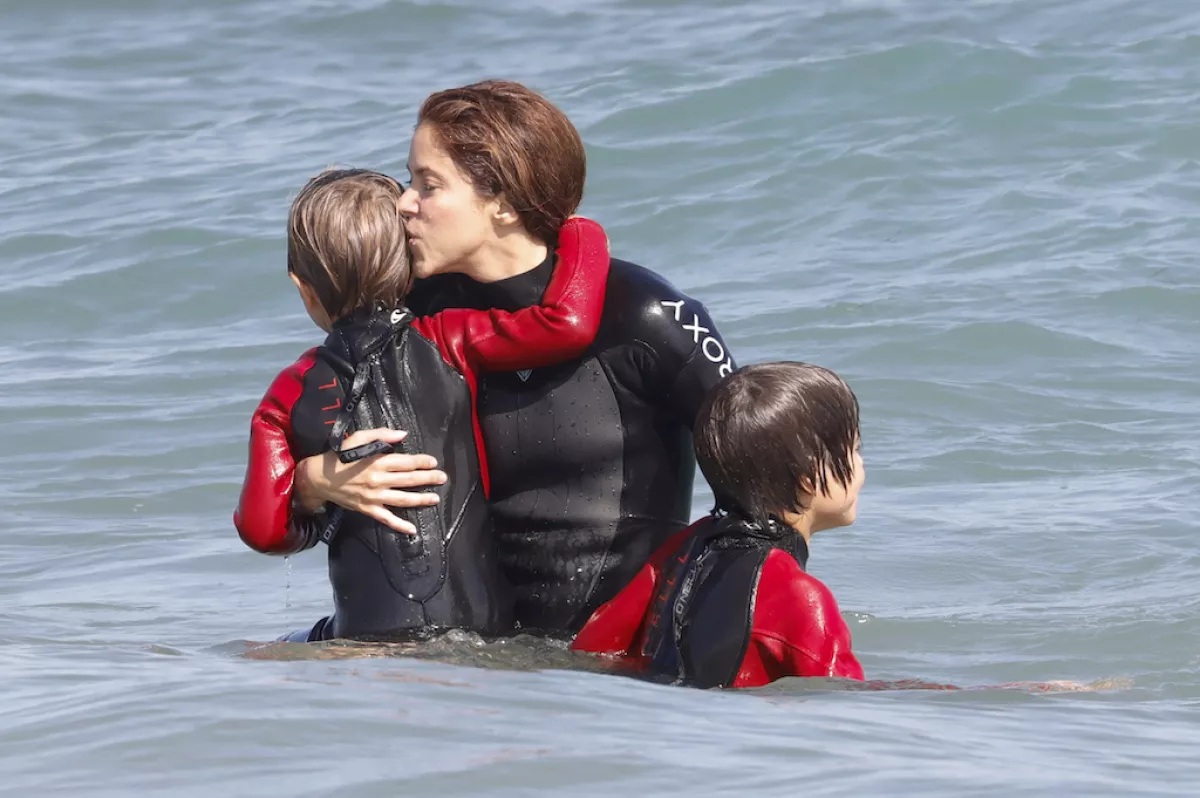 Shakira y sus hijos Sasha y Milan