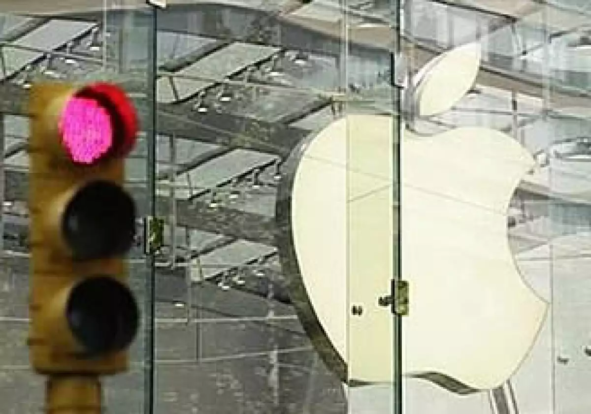 Apple se mantiene en la competencia con acciones al viernes de 329.57 dólares. (Foto: Reuters)