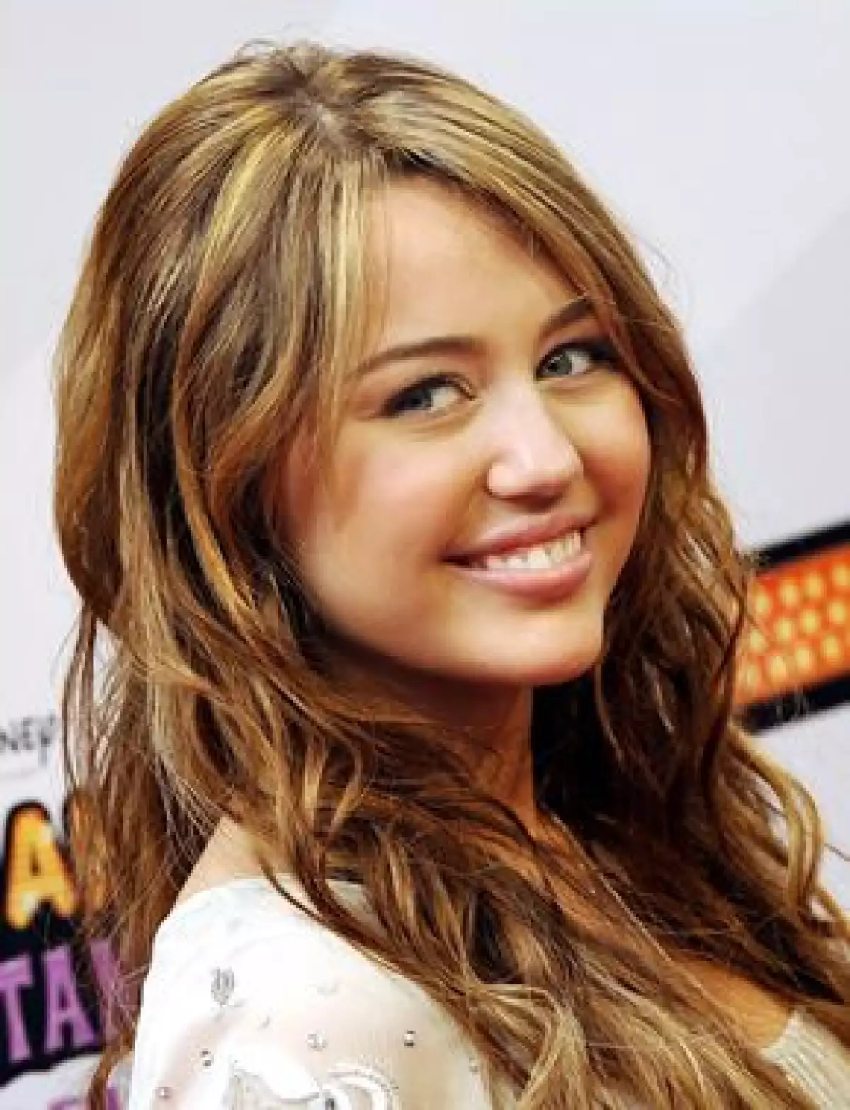 Luego de varias semanas de atraso debido a la influenza, los fans de Miley podrán verla en el cine.