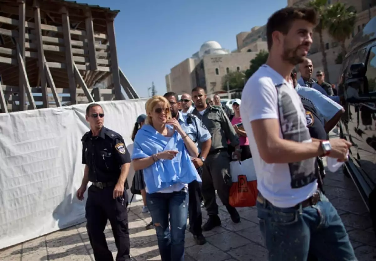 Los tórtolos pasearon por la ciudad, como si estuvieran en su luna de miel.