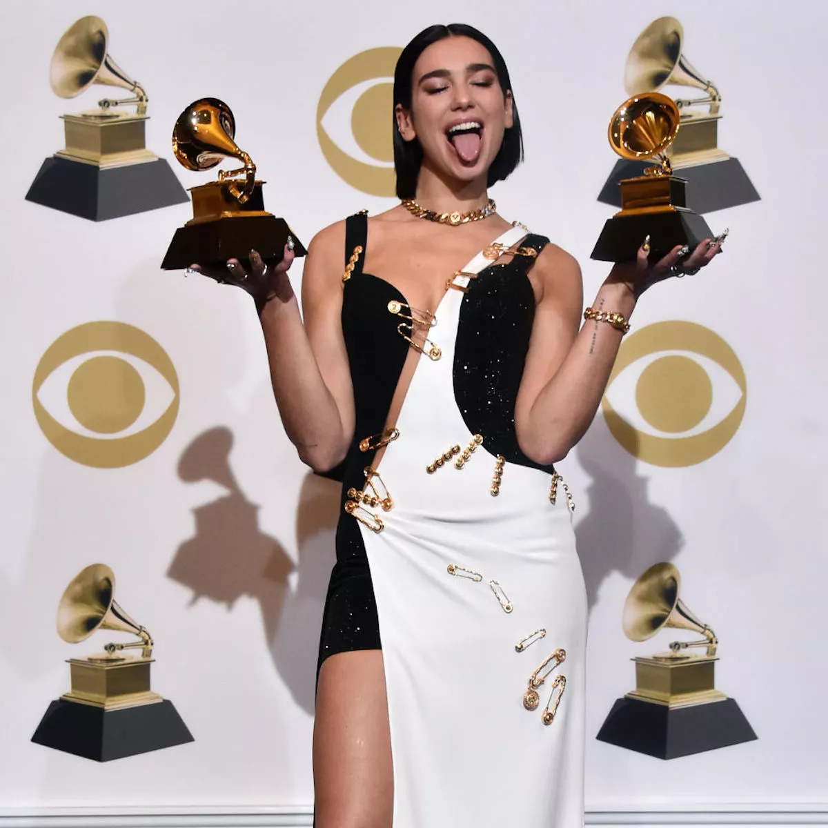 Dua-Lipa-Asimetrico