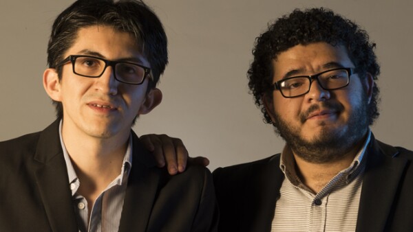 Guillermo Guadarrana y Rodrigo Ramírez desarrollaron la plataforma que notifica sobre eventualidades, horarios viales, asesoría legal e información sobre impuestos de los automóviles.