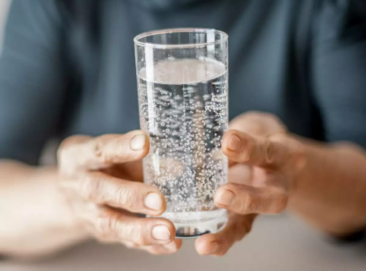 anti�cido disuelto en vaso de agua