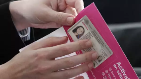 Mexicanos en el extranjero podrán tramitar su credencial de elector desde 150 oficinas. (Foto: Cuartoscuro)