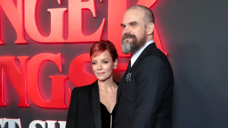lily-allen-nuevo-disco-david-harbour.jpg