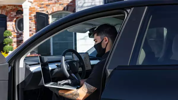 trabajar-tesla-ingeniero-software