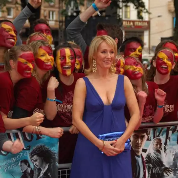 La autora del libro, JK Rowling, fue también de las más ovacionadas al ser el cerebro original de la historia. Fans vestidos como los alumnos de la escuela de Hogwarts.