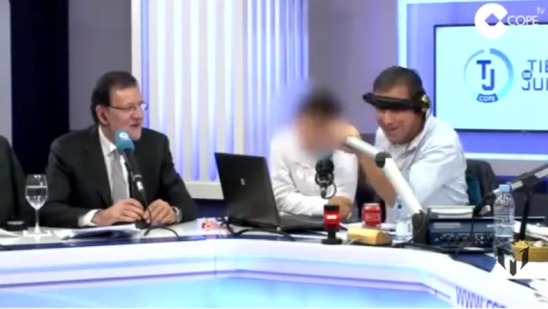 Mariano Rajoy fue invitado unto a su hijo a un programa de radio, donde el político dio cátedra de cómo educa al menor.