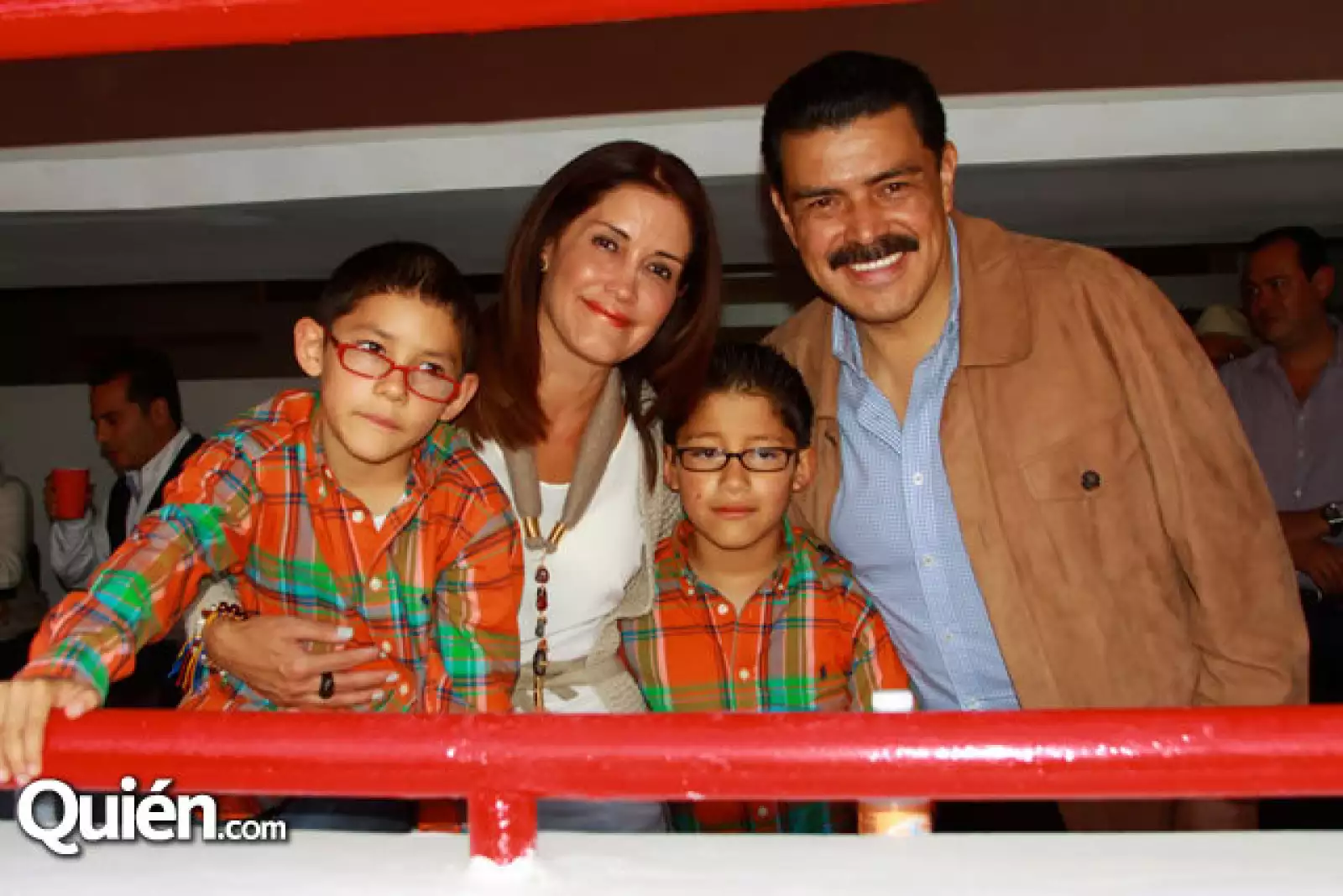 María Guadalupe Romero Delgado y Francisco Ruiz Olvera con Francisco Olvera y Jorge Olvera