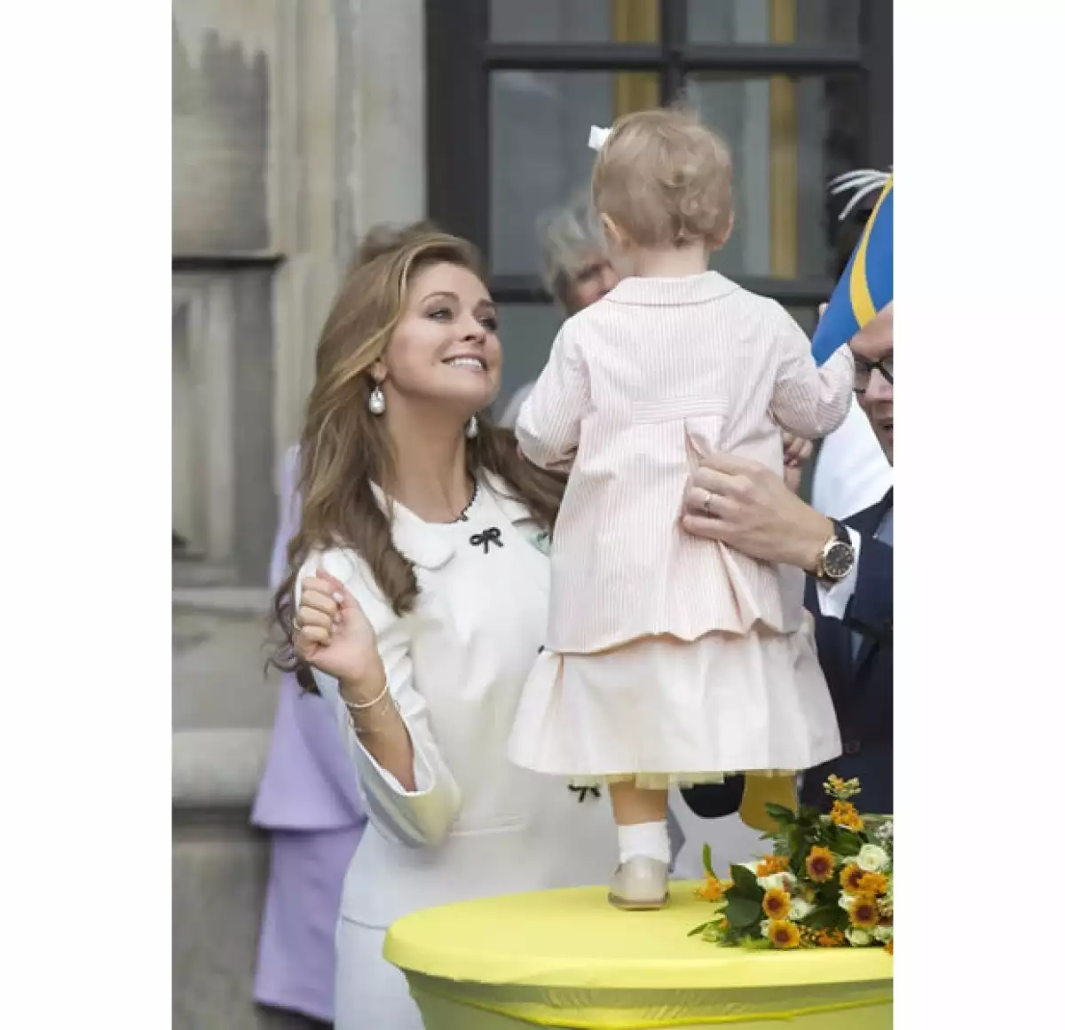 Magdalena es una tía muy cariñosa; aquí con su sobrina la princesita Estelle, que un día será reina.