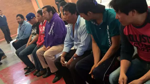 Elia Tamayo y otras víctimas del caso Chalchihuapan estuvieron en la reunión con funcionarios estatales. (Foto: Elvia Cruz )