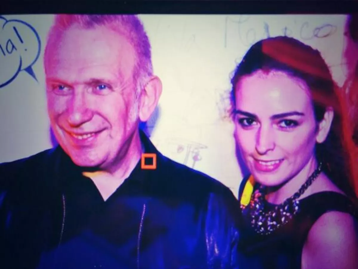 Lorenza Lazo junto al diseñador de 61 años.