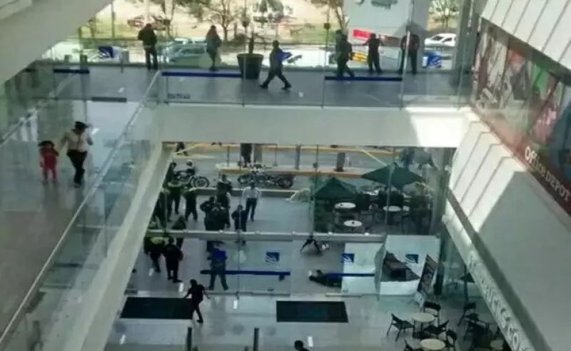 Fue en la Plaza Espacio de Interlomas donde a medio día hubo disparos en el acceso principal.