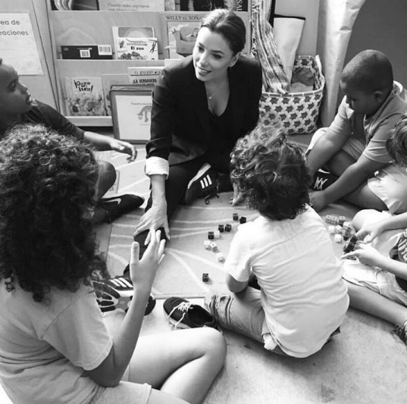 Eva ayuda en la fundación de Ricky y se suma a sus actividades.