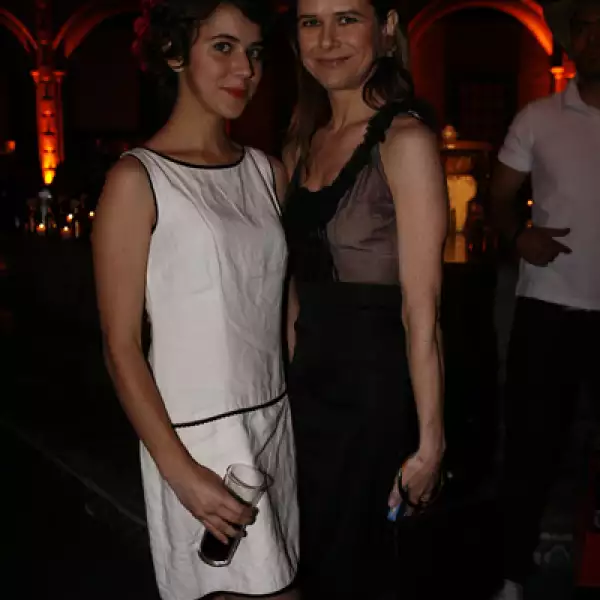 Tessa y su mamá Nailea Norvind.