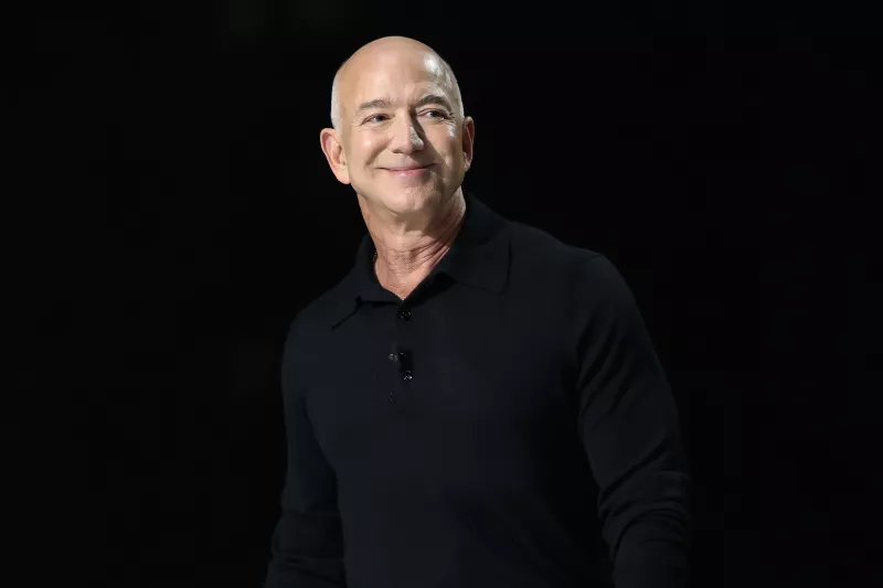 Jeff Bezos ficha por el Liverpool como accionista