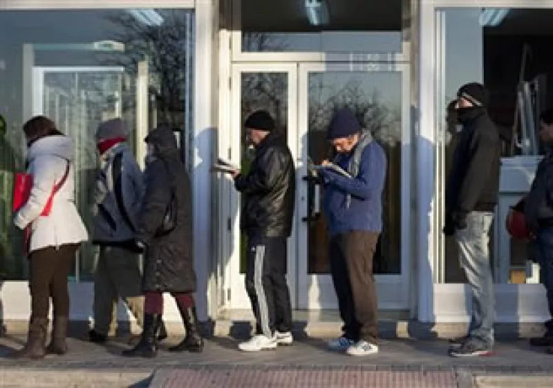 Economistas esperaban que las solicitudes bajaran a 385,000 desde 388,000. (Foto: AP)