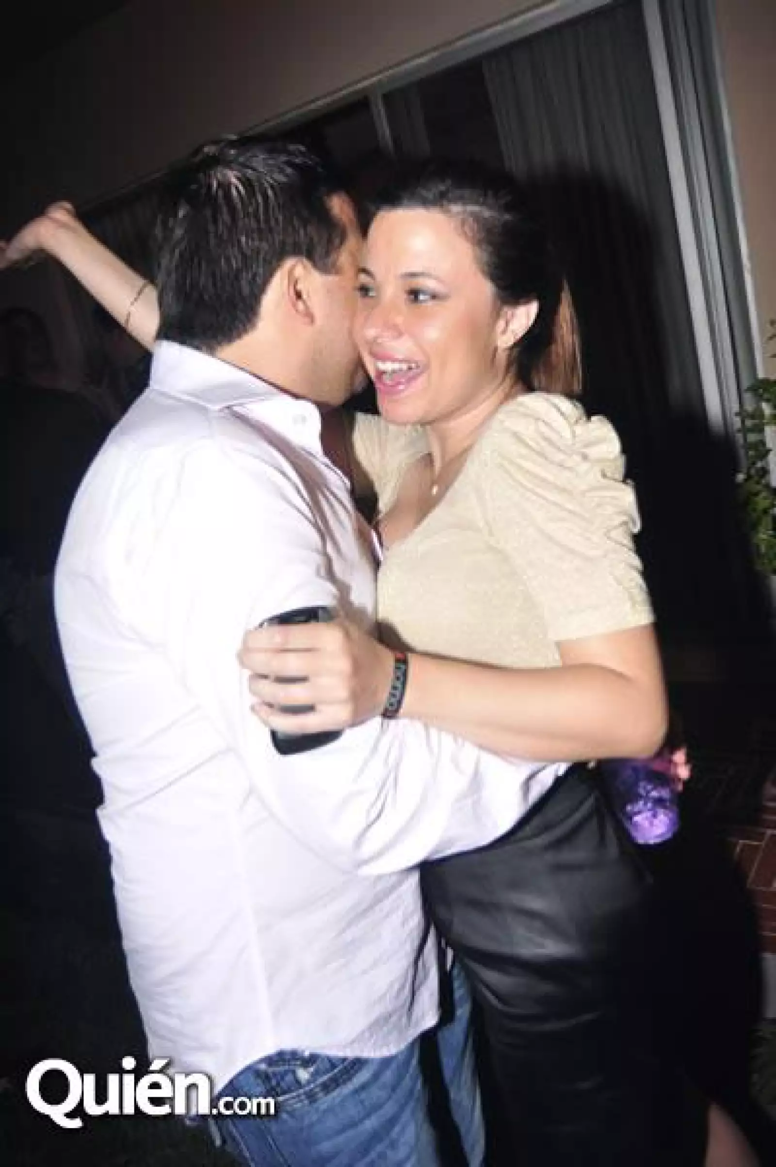 Manu Marroquín y Mayela Lozano