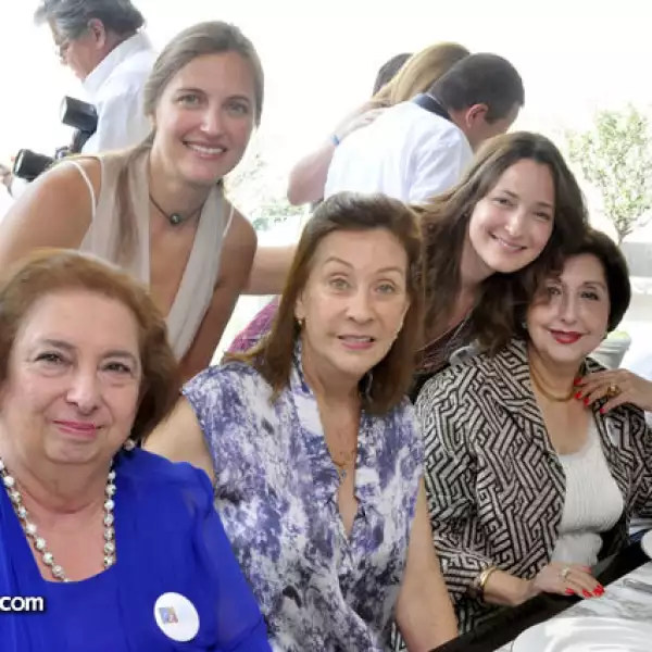 Cruchi Prado de Gutiérrez, Alejandra Cortés de Milmo, Cristina Brittingham, Cristina Cortés y Magdalena Herrera