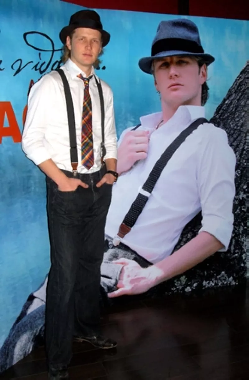 El joven cantante regresa a la escena musical con su nueva producción discográfica titulada "La vida es...".