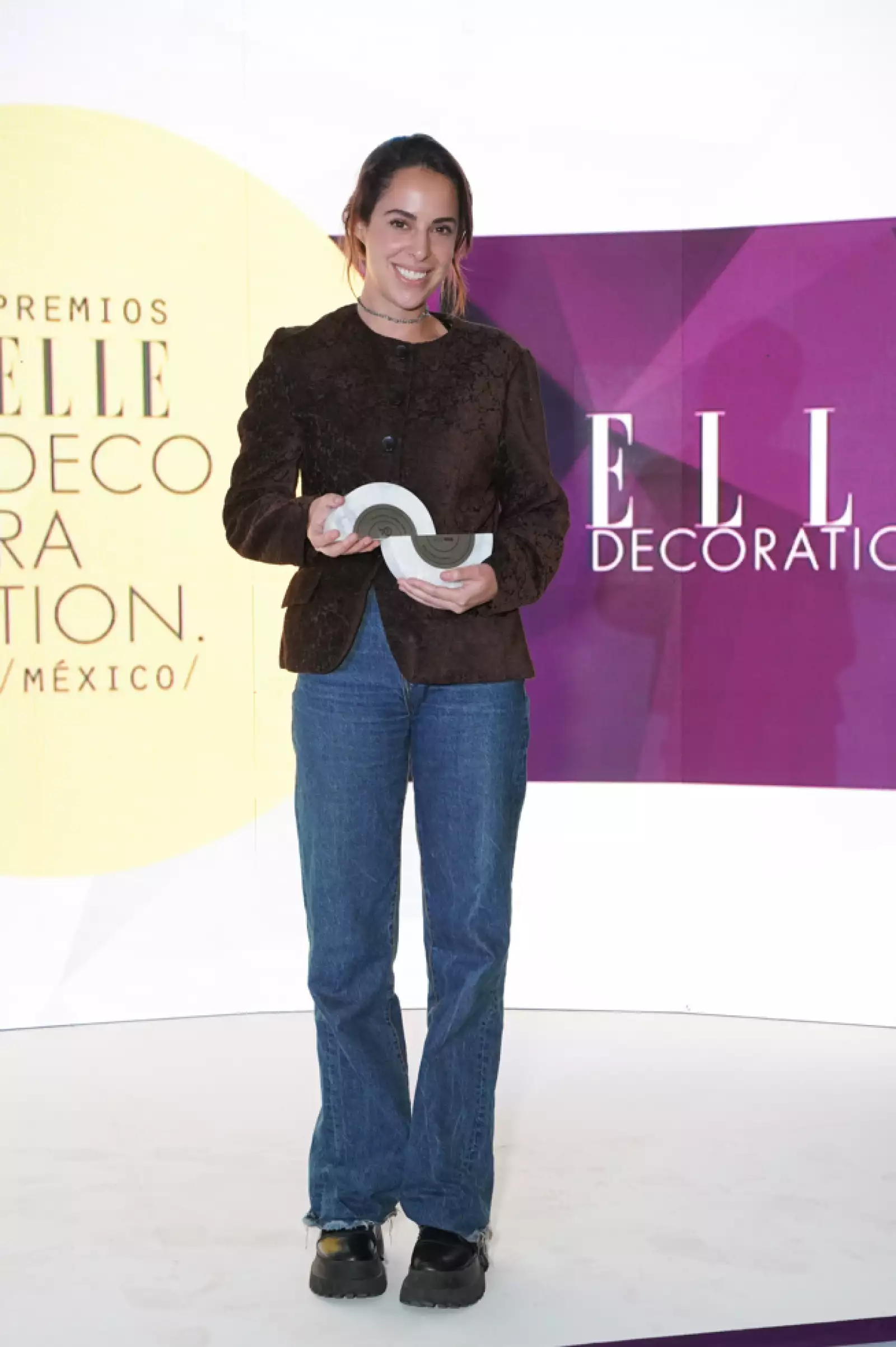 Maika Palazuelos al recibir su premio.