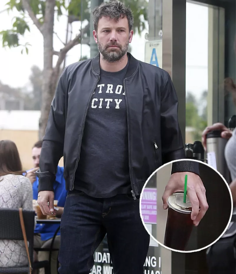 Luego de su viaje con Jennifer Garner a días de haber anunciado su separación, el actor fue captado en las calles de Los Ángeles por primera vez sin su anillo de casado.