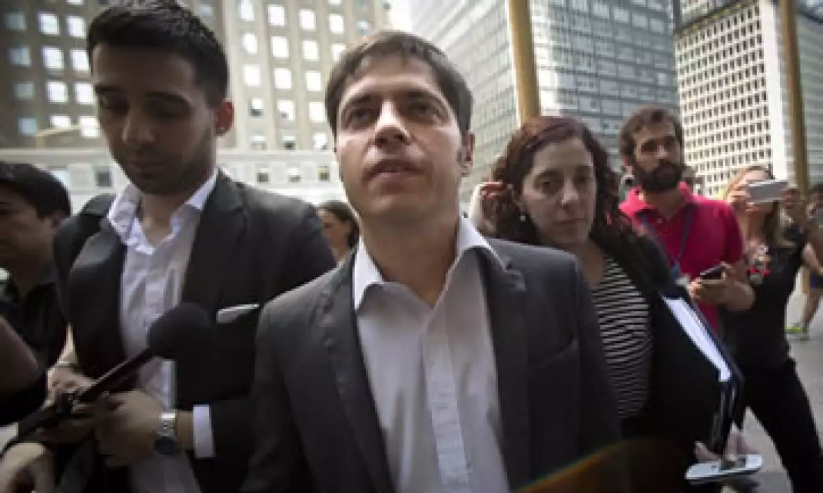 El ministro de Economía argentino, Axel Kicillof (centro), está en Nueva York en busca de un acuerdo con sus acreedores. (Foto: Reuters)