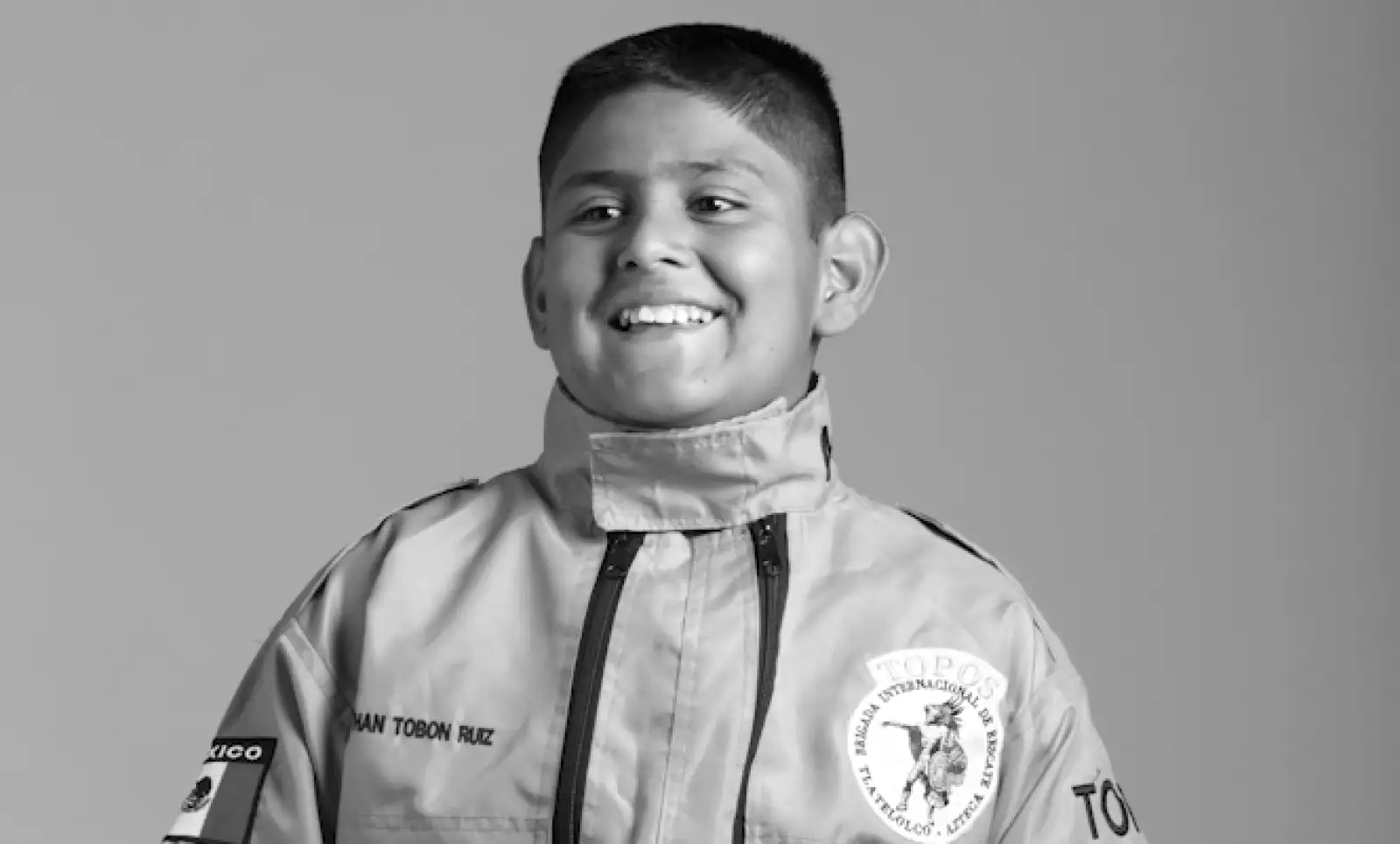 Salvó vidas en el siniestro del Hospital de Cuajimalpa. Es el rescatista más joven de la Brigada Topos Azteca.