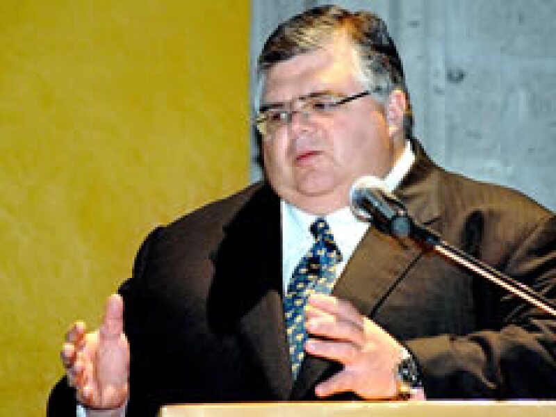 Agustín Carstens previó una mayor baja en los envíos de remesas. (Foto: Archivo)