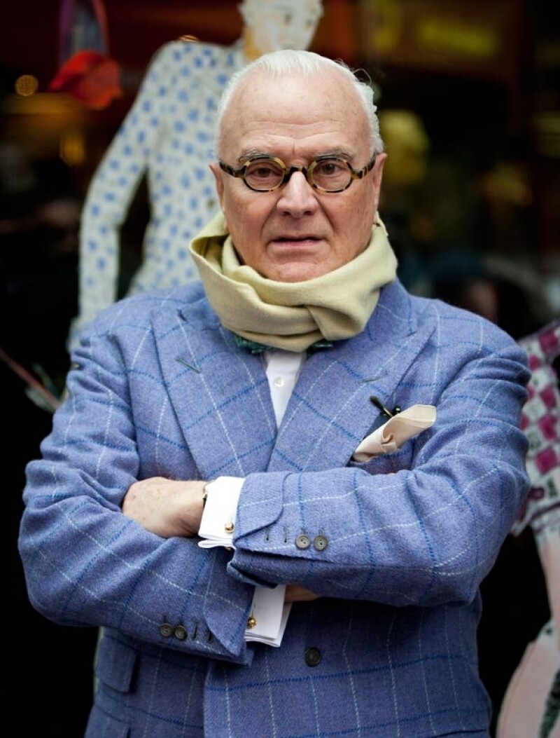 Según constató un testigo, el diseñador español acudió a una tienda de Nueva York para comparar sus modelos con los de Christian Louboutin, los cuales vio con desprecio.