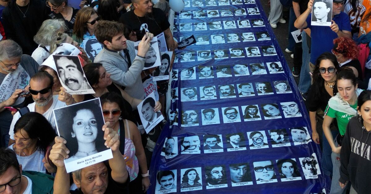 Miles de argentinos huyeron de la dictadura: cómo México se convirtió en país de asilo hace 50 años

El país sudamericano conmemora el aniversario 50 del inicio de su última dictadura militar, que obligó a miles de personas a salir hacia el exilio.