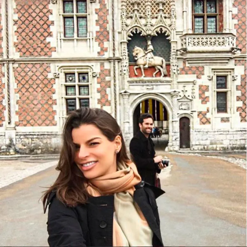 La empresaria mexicana y su esposo Alejandro Hank Amaya dejaron la ciudad donde viven para recorrer los `Châteaux de la Loire´.