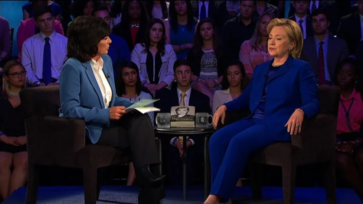 La exsecretaria de Estado de Estados Unidos Hillary Clinton durante su encuentro este martes con CNN