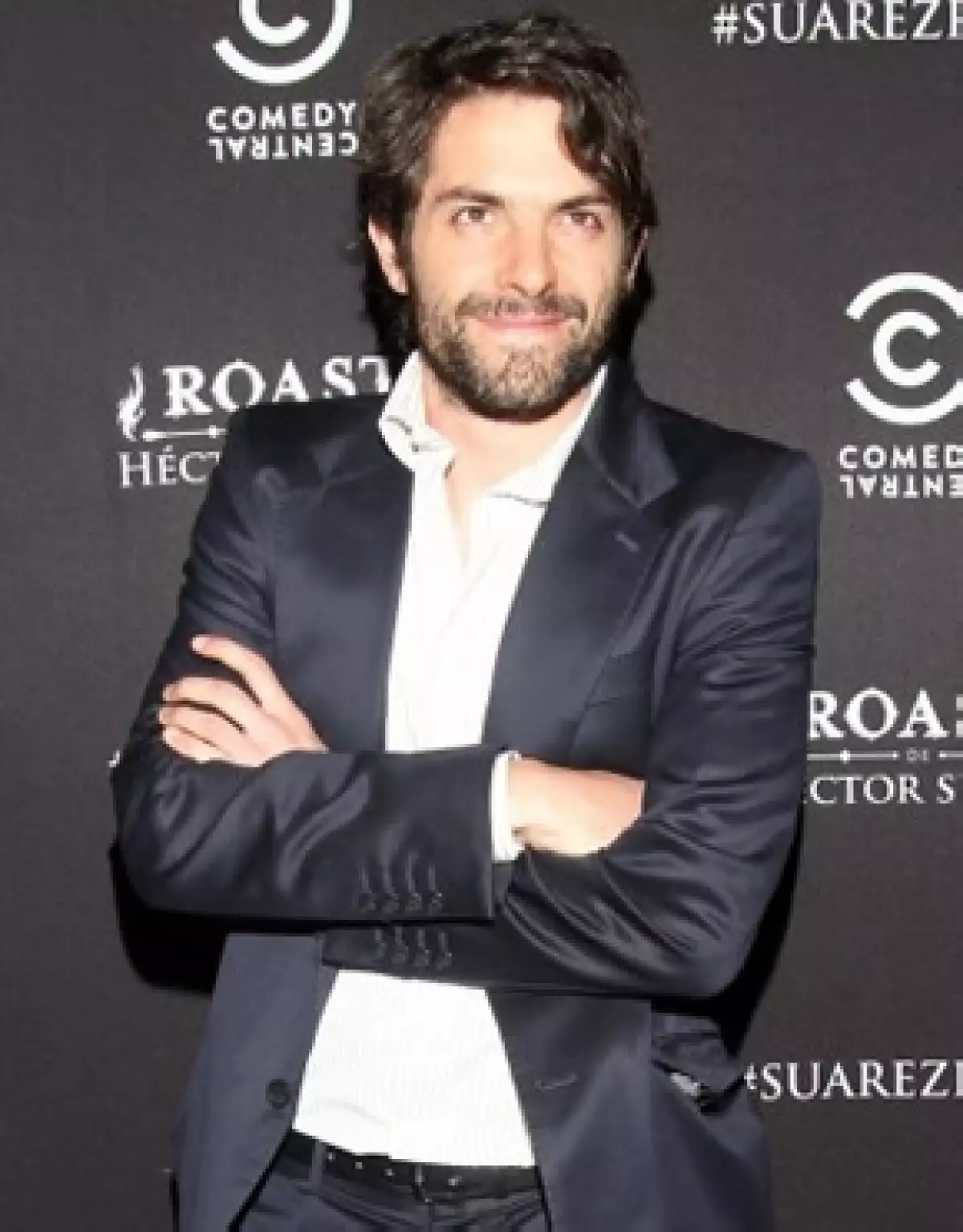 Después de su noviazgo con Ana Claudia Talancón, el actor nuevamente está enamorado y esta vez de Valerie Domínguez.