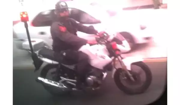 Durante su trayecto la banda fue escoltada por varios policías en motocicleta.