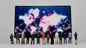 Para el Banco Mundial, la automatización tendría un impacto laboral menor en las economías emergentes que en los países desarrollados, pues el estudio muestra que el 4.5% de los empleos en los países de ingresos bajos y medios está expuesto a ser reemplazado por IA generativa.