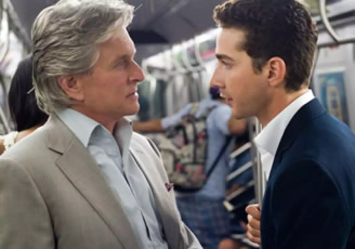Douglas comparte pantalla con el actor Shia LeBeouf en esta secuela. (Foto: Cortesía 20th. Century Fox)