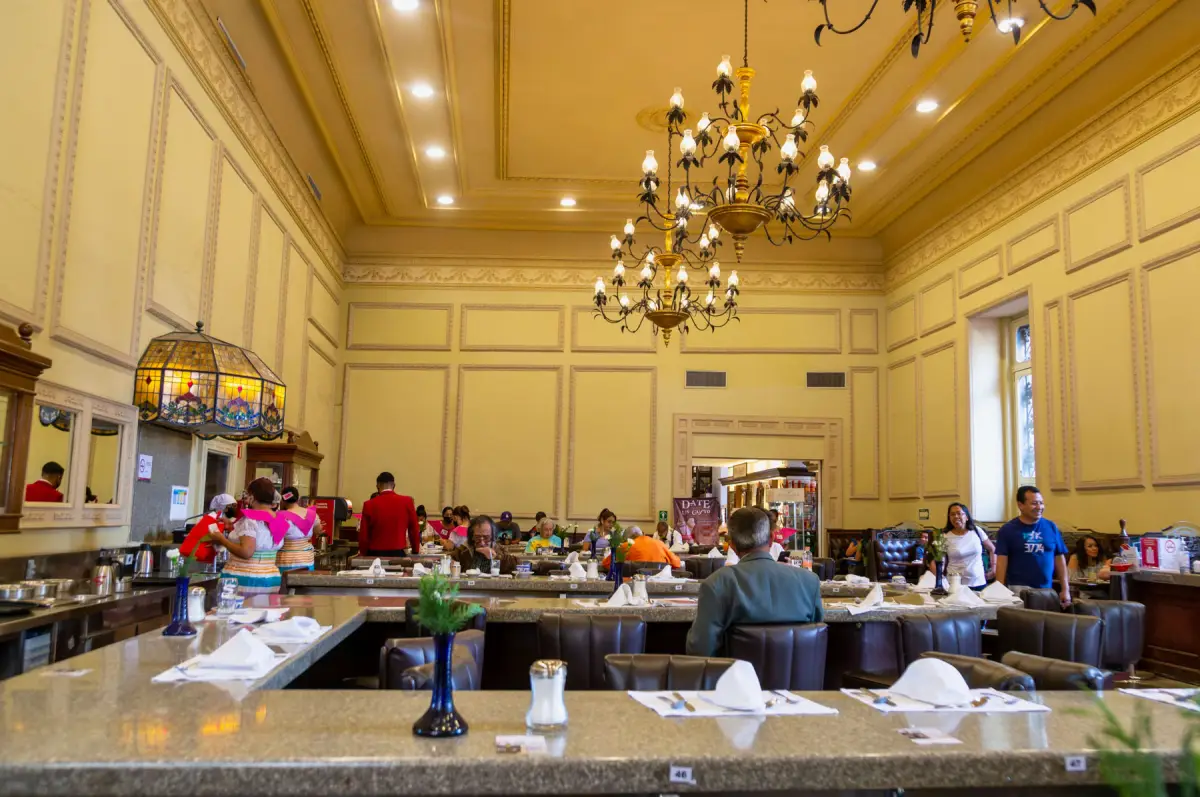 Sanborns arranca 2025 con caída de utilidades y cierre de tiendas en CDMX