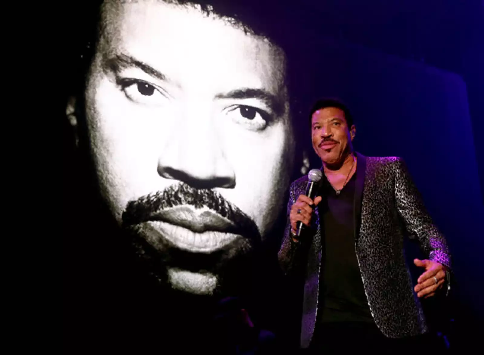 El cantante Lionel Richie realizó un performance como parte del show.
